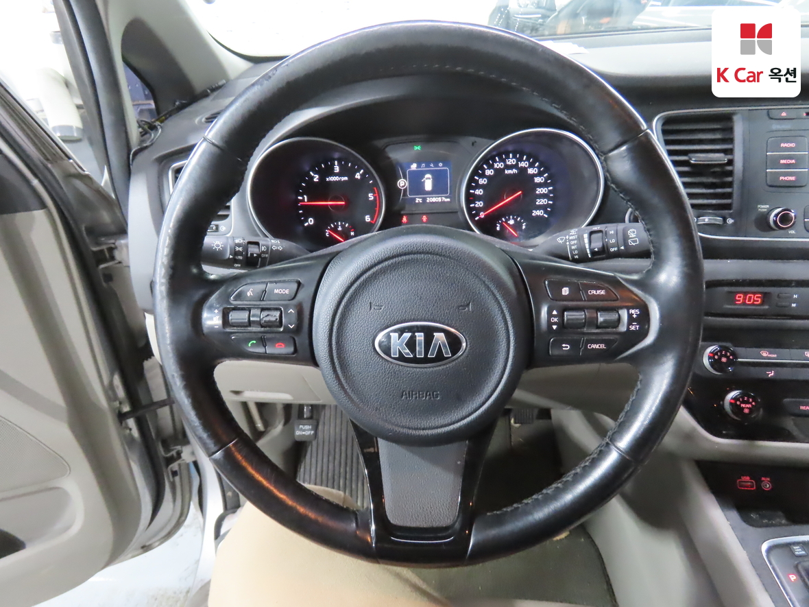 Kia New Carnival 2015 - Image 10