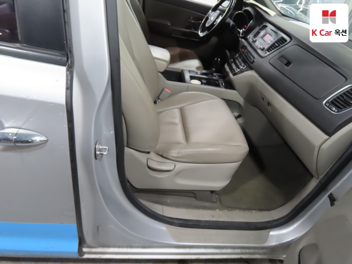 Kia New Carnival 2015 - Image 28