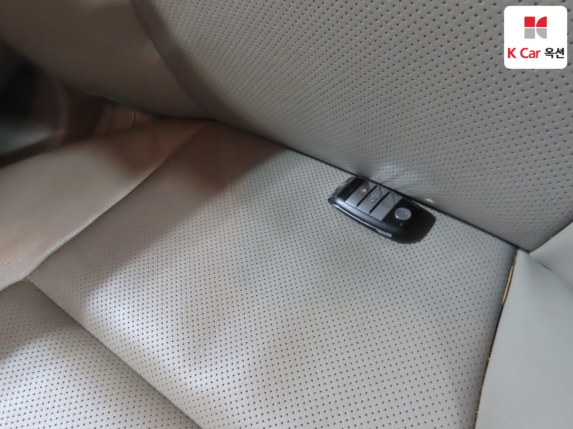 Kia New Carnival 2015 - Image 17