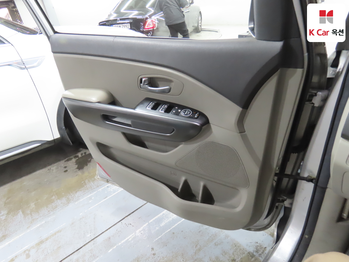 Kia New Carnival 2015 - Image 8