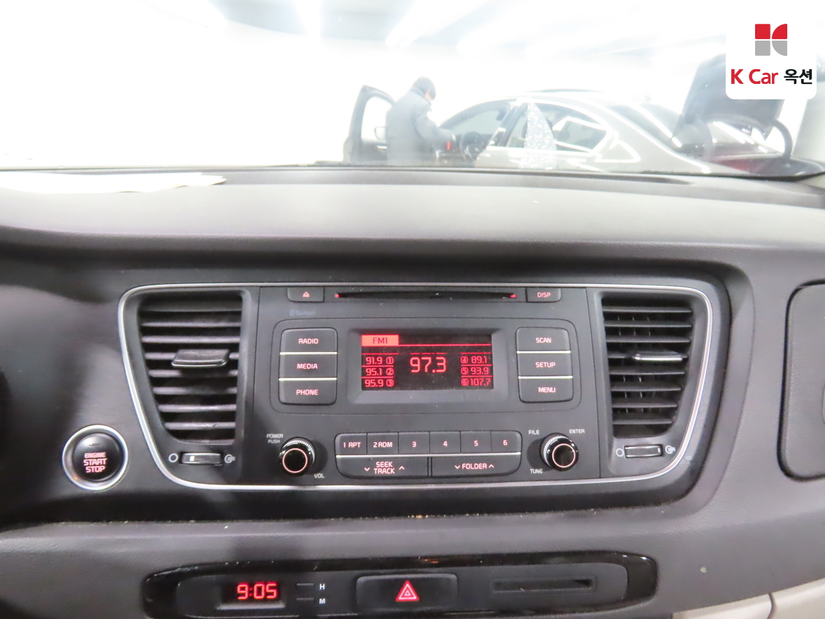 Kia New Carnival 2015 - Image 14