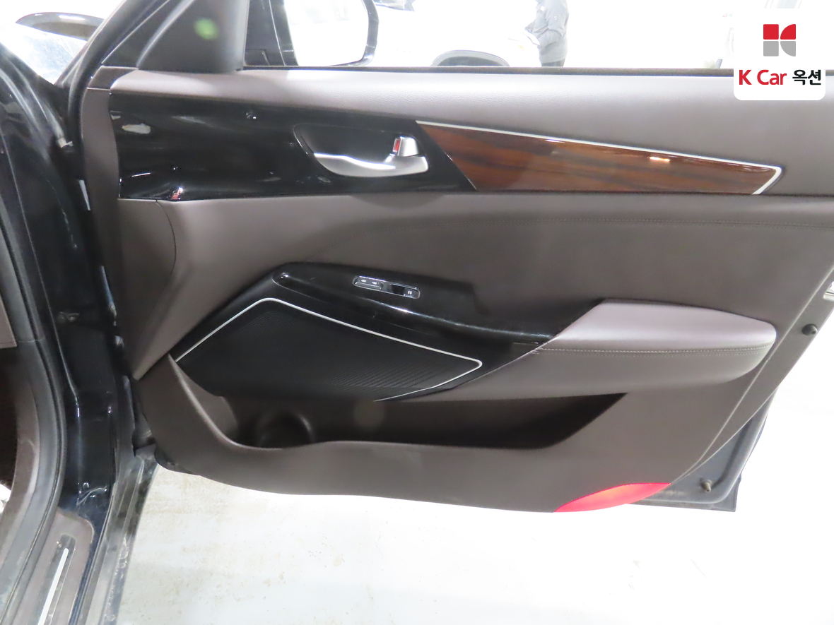 Kia K7 2016 - Image 28