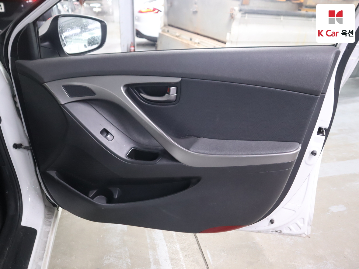 Hyundai Elantra 2011 - Image 28