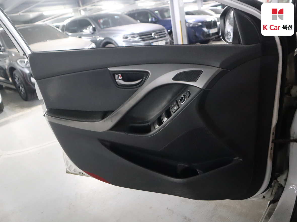 Hyundai Elantra 2011 - Image 8