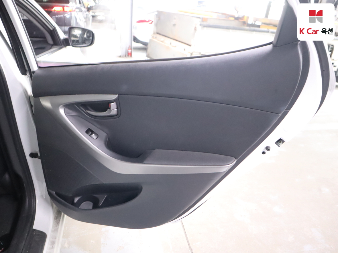 Hyundai Elantra 2011 - Image 26