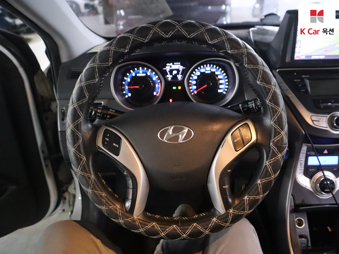 Hyundai Elantra 2011 - Image 10