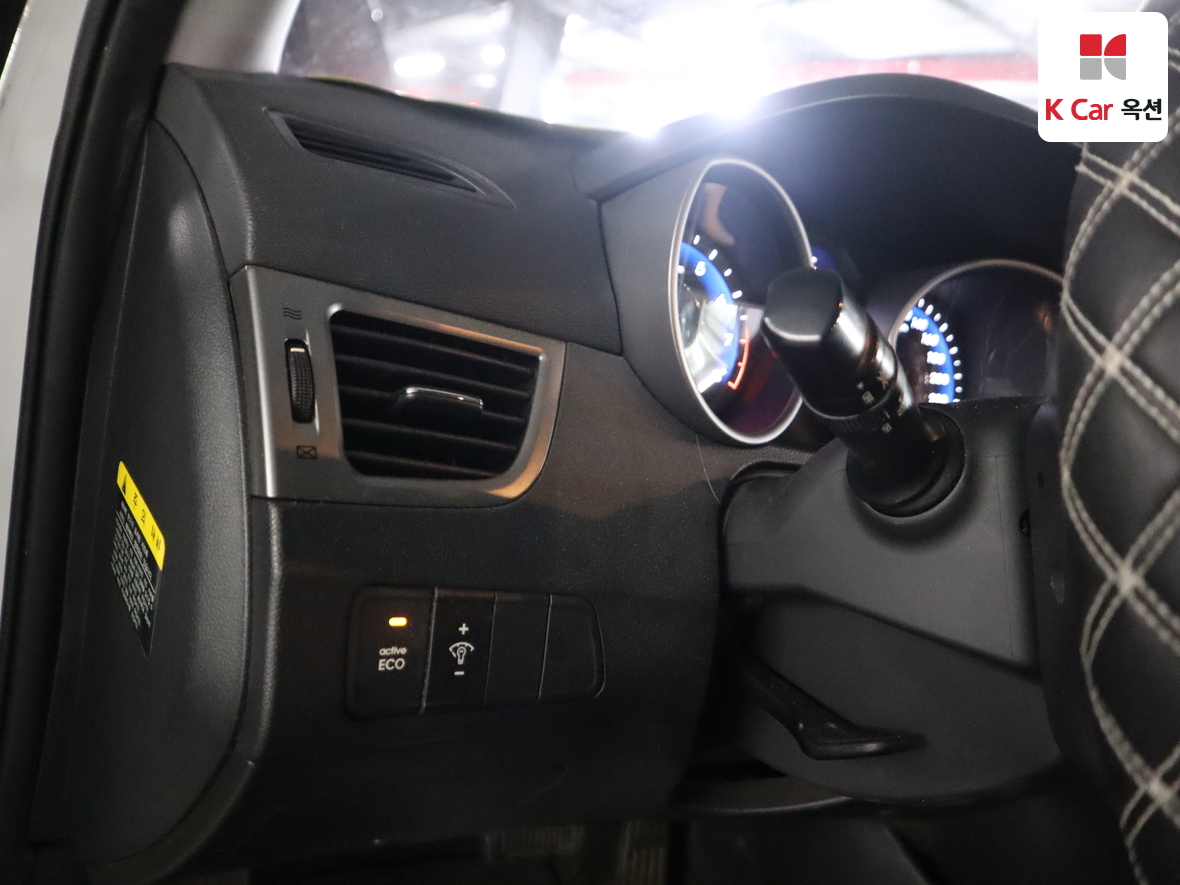 Hyundai Elantra 2011 - Image 9