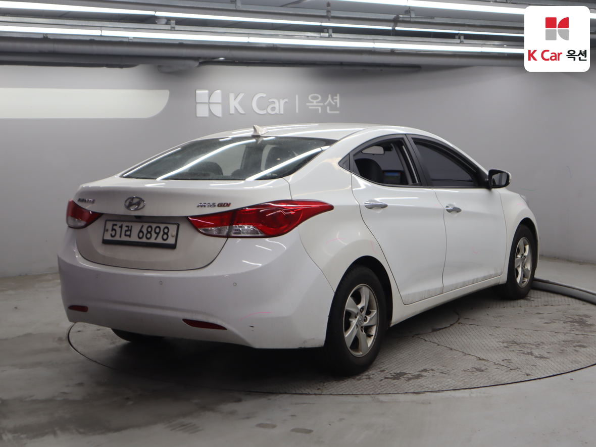 Hyundai Elantra 2011 - Image 2