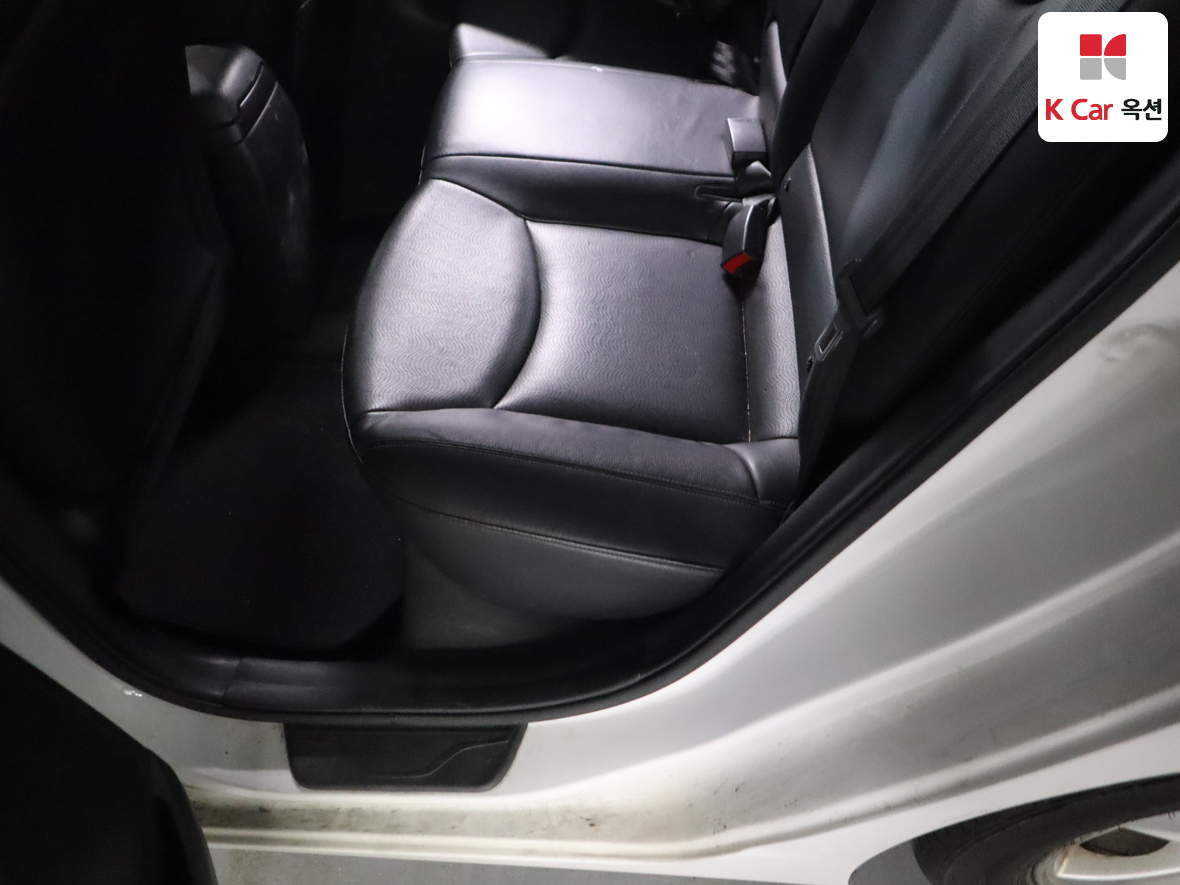 Hyundai Elantra 2011 - Image 23