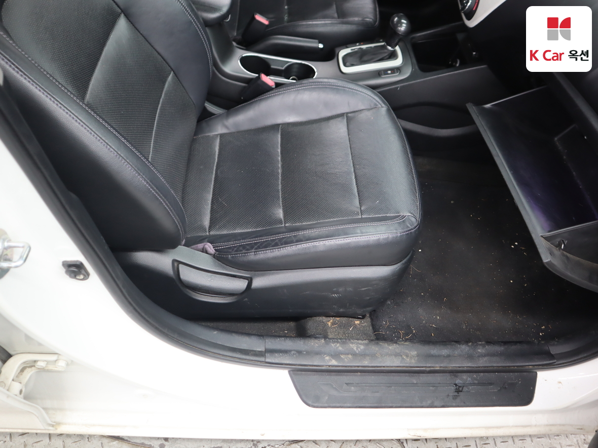 Kia K3 2013 - Image 33