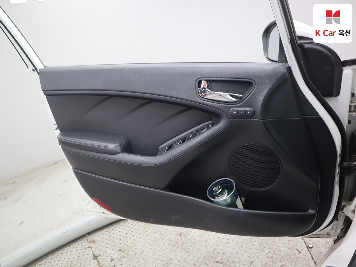 Kia K3 2013 - Image 8