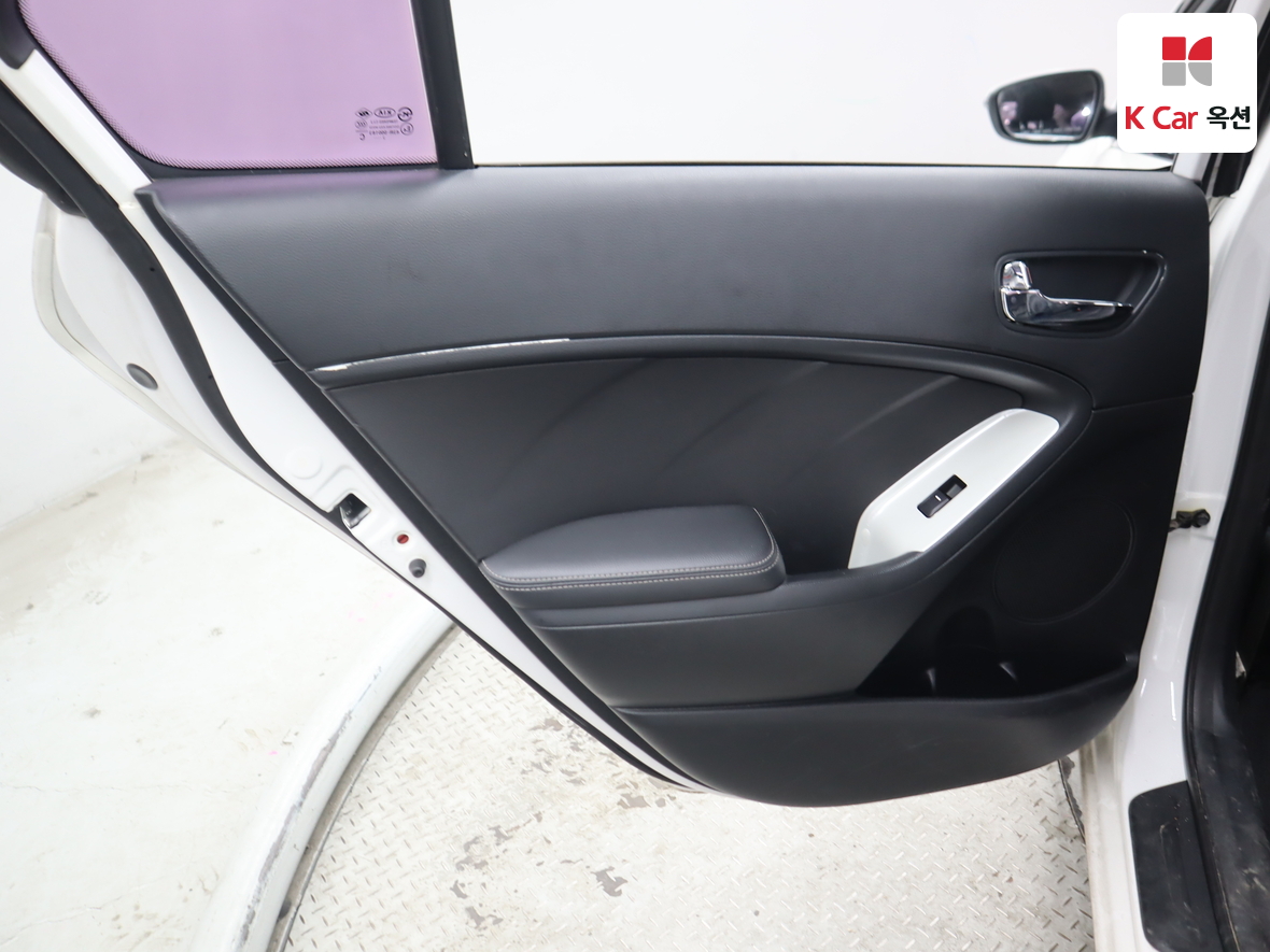 Kia K3 2013 - Image 26