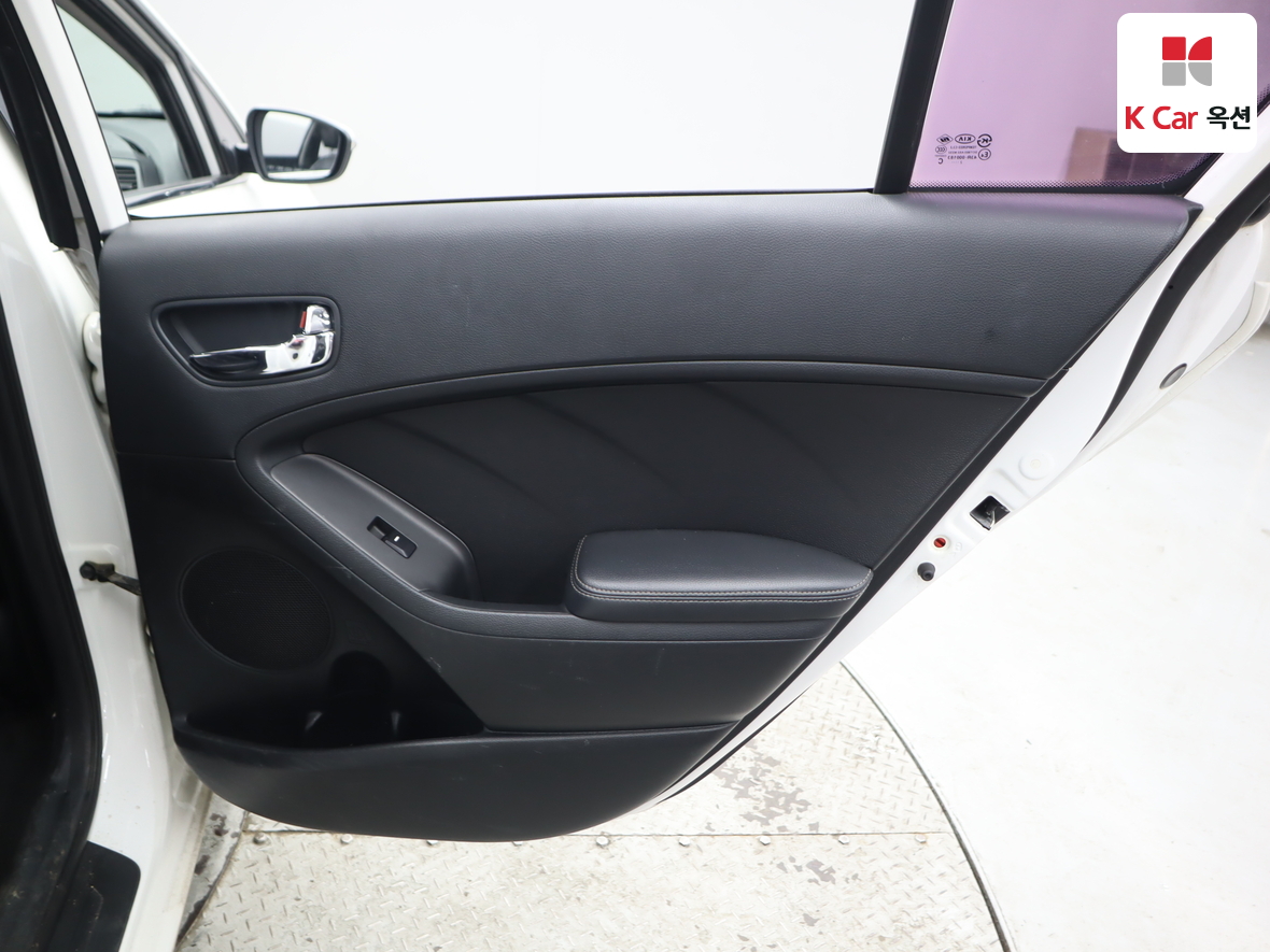 Kia K3 2013 - Image 30