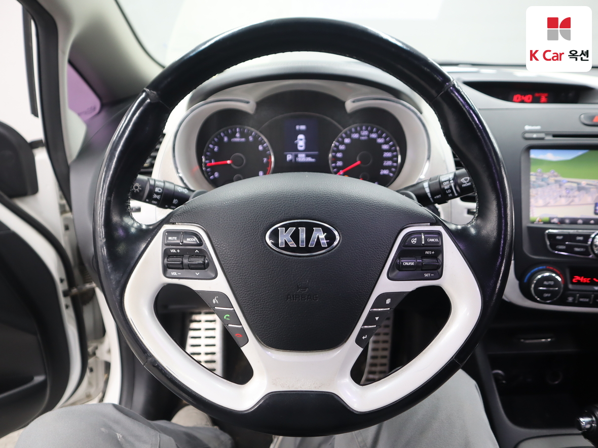 Kia K3 2013 - Image 10