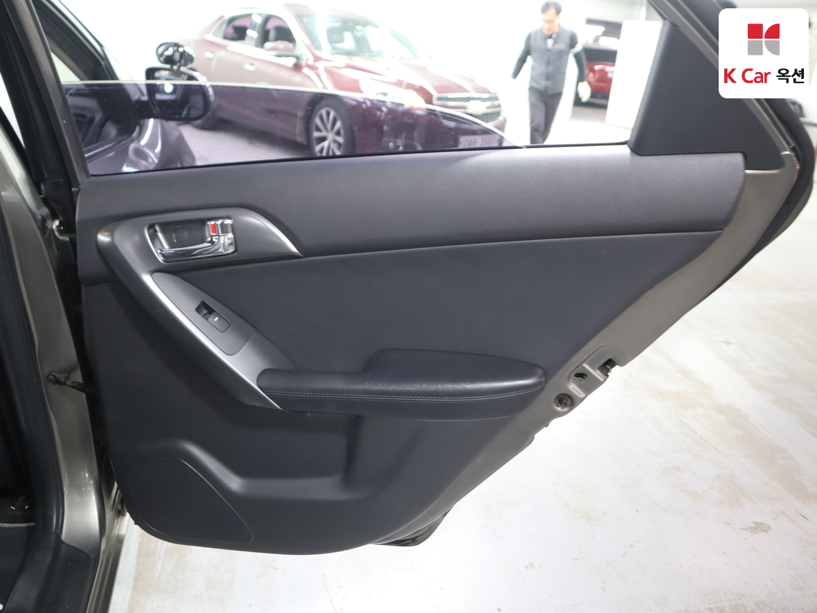 كيا فورتي 2013 - صورة 26