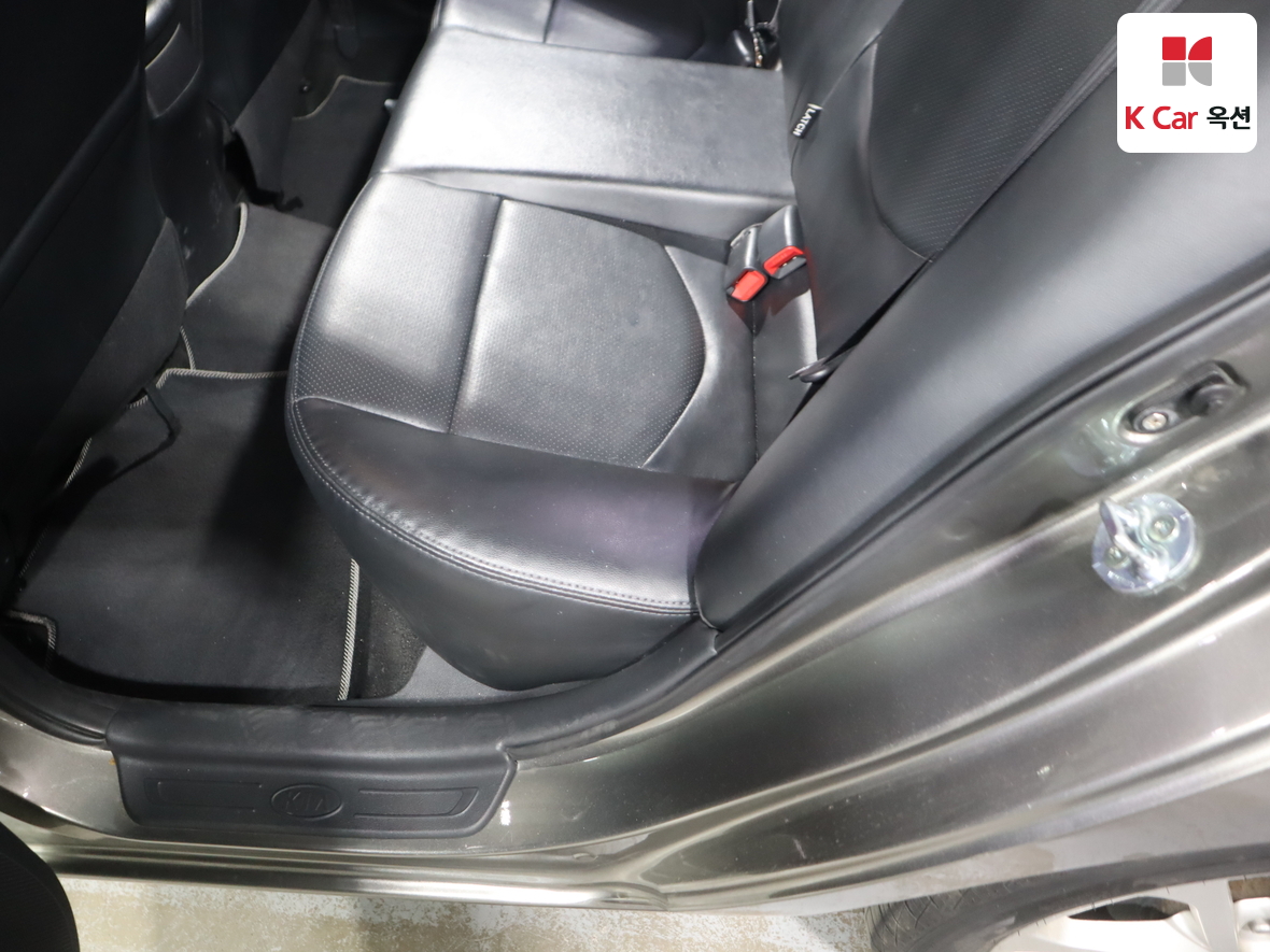 كيا فورتي 2013 - صورة 23