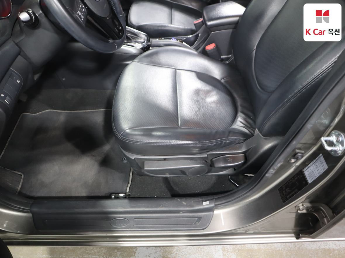 كيا فورتي 2013 - صورة 18