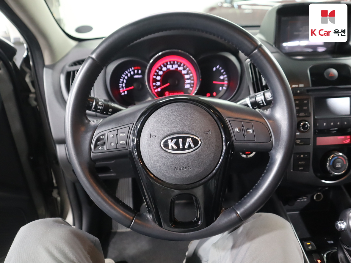 كيا فورتي 2013 - صورة 10