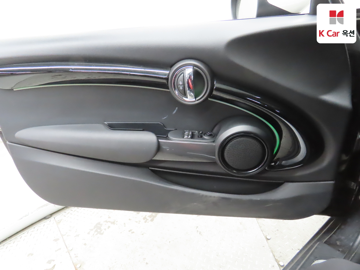 BMW MINI 2020 - Image 8