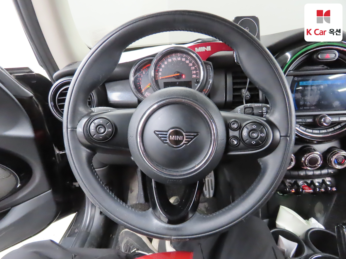 BMW MINI 2020 - Image 10