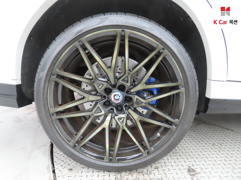 BMW - X6M - Image 42