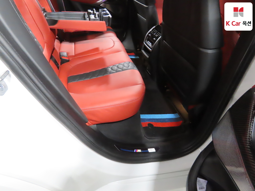 BMW - X6M - Image 32