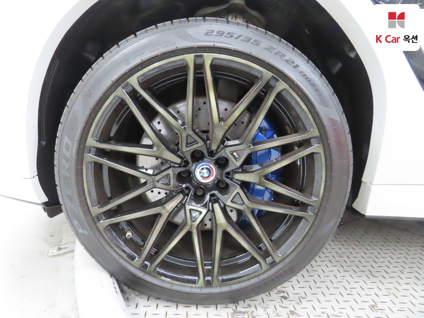 BMW - X6M - Image 44