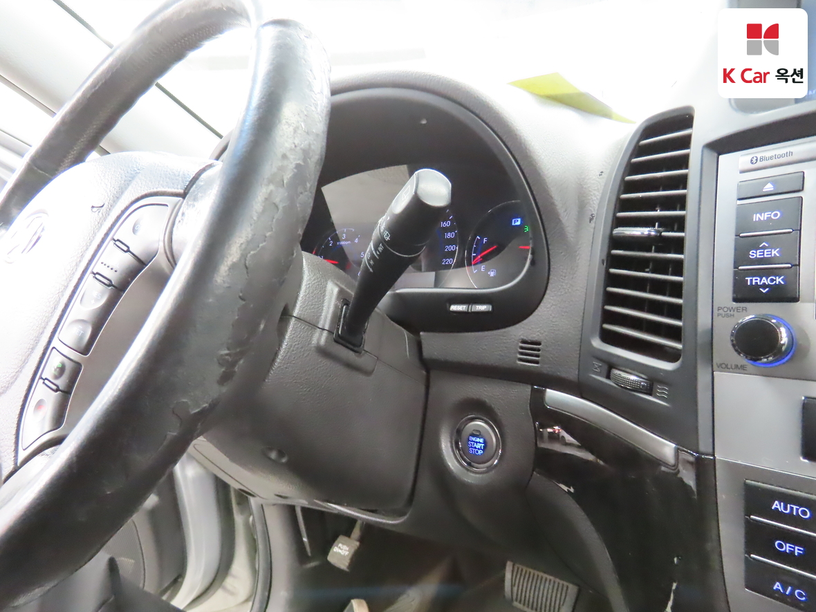 Hyundai Santa Fe 2012 - Image 11