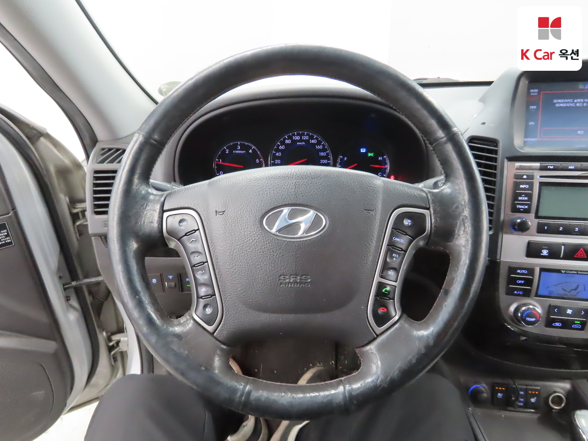 Hyundai Santa Fe 2012 - Image 10