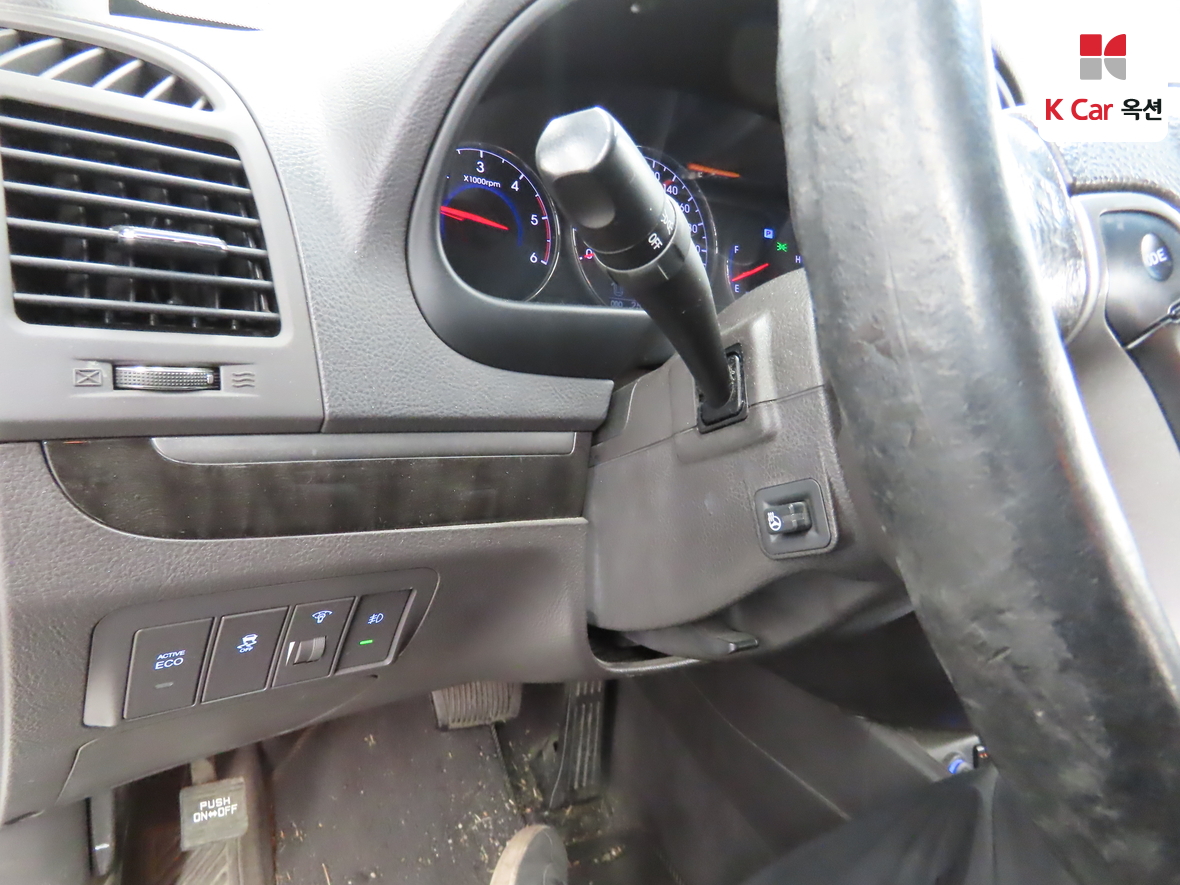 Hyundai Santa Fe 2012 - Image 9