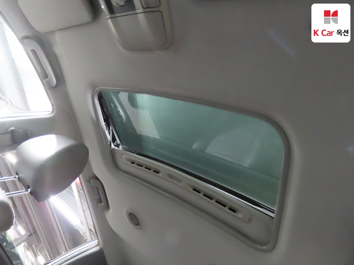 KG Mobility Korando Turismo 2015 - Image 21