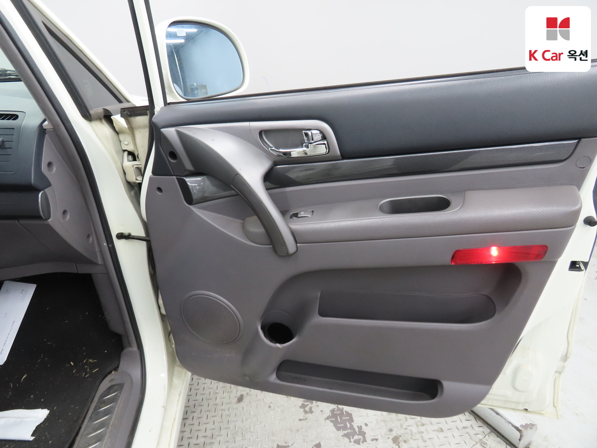 KG Mobility Korando Turismo 2015 - Image 31