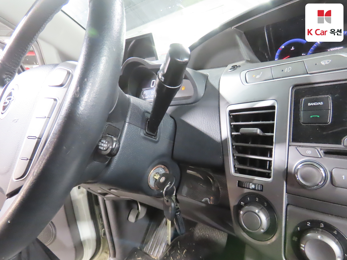 KG Mobility Korando Turismo 2015 - Image 11