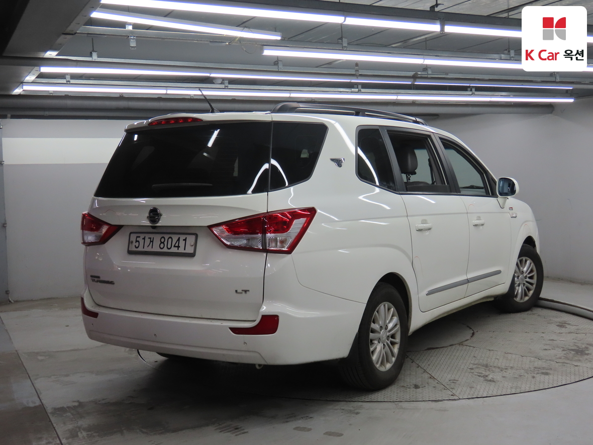 KG Mobility Korando Turismo 2015 - Image 2