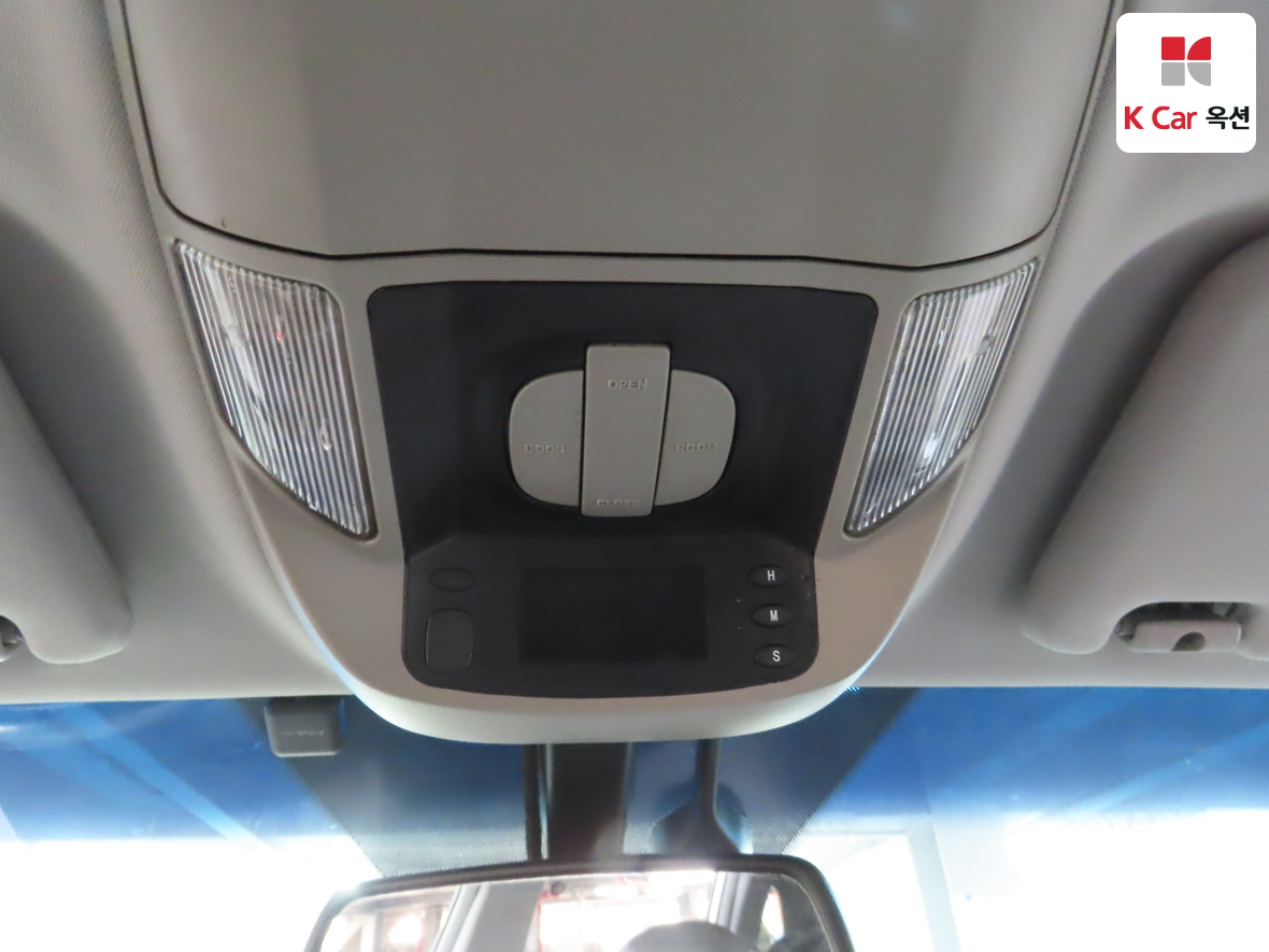 KG Mobility Korando Turismo 2015 - Image 12