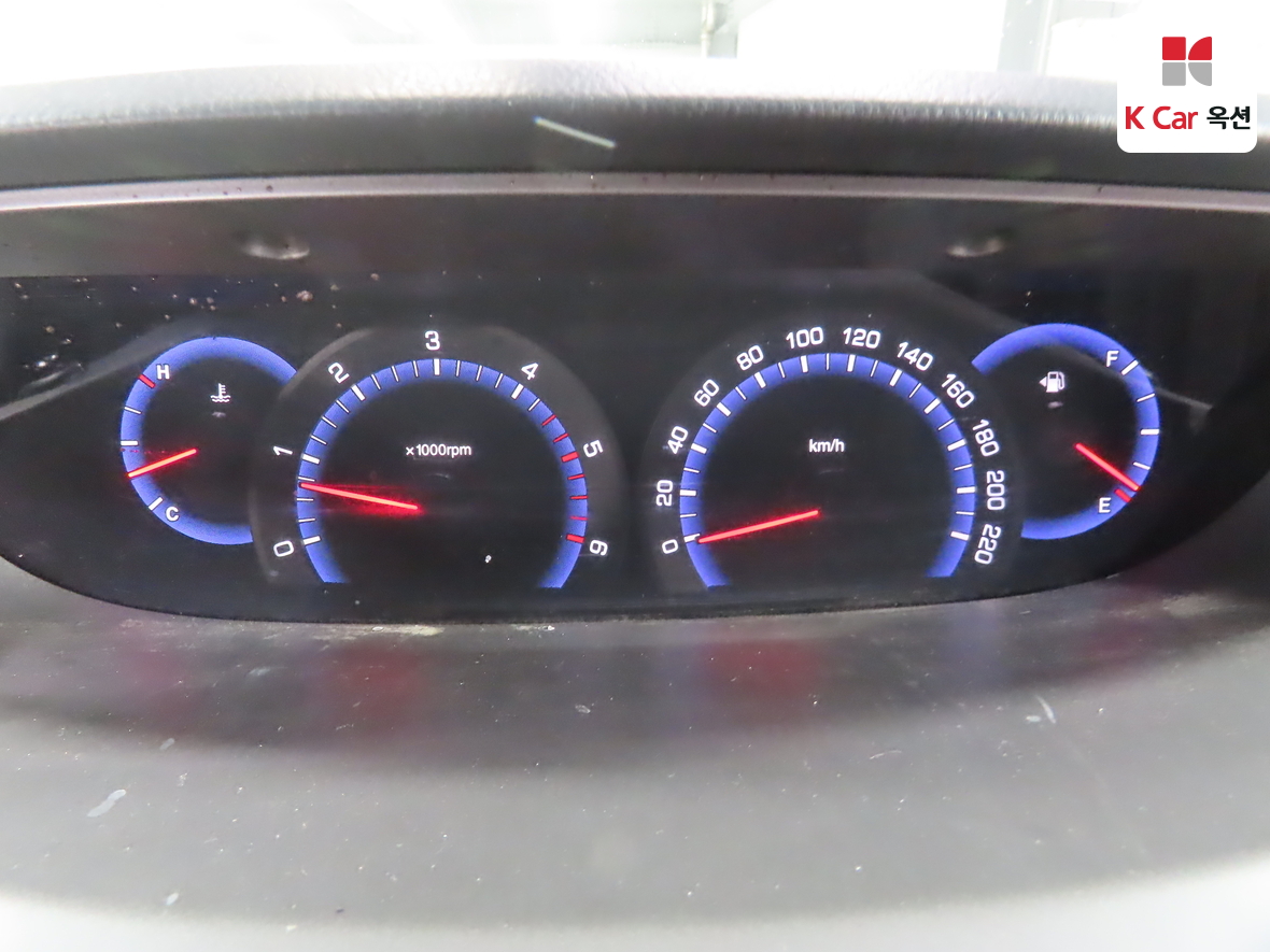 KG Mobility Korando Turismo 2015 - Image 14