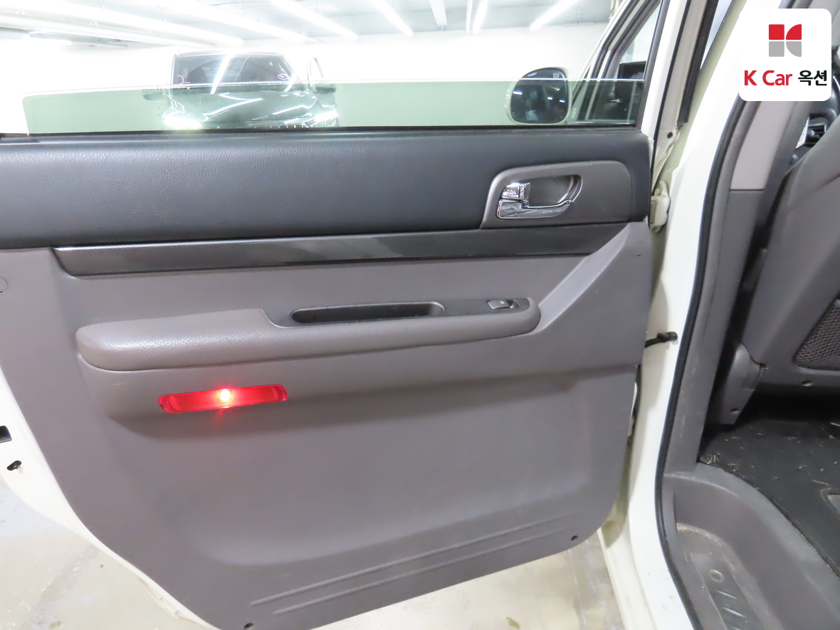 KG Mobility Korando Turismo 2015 - Image 24