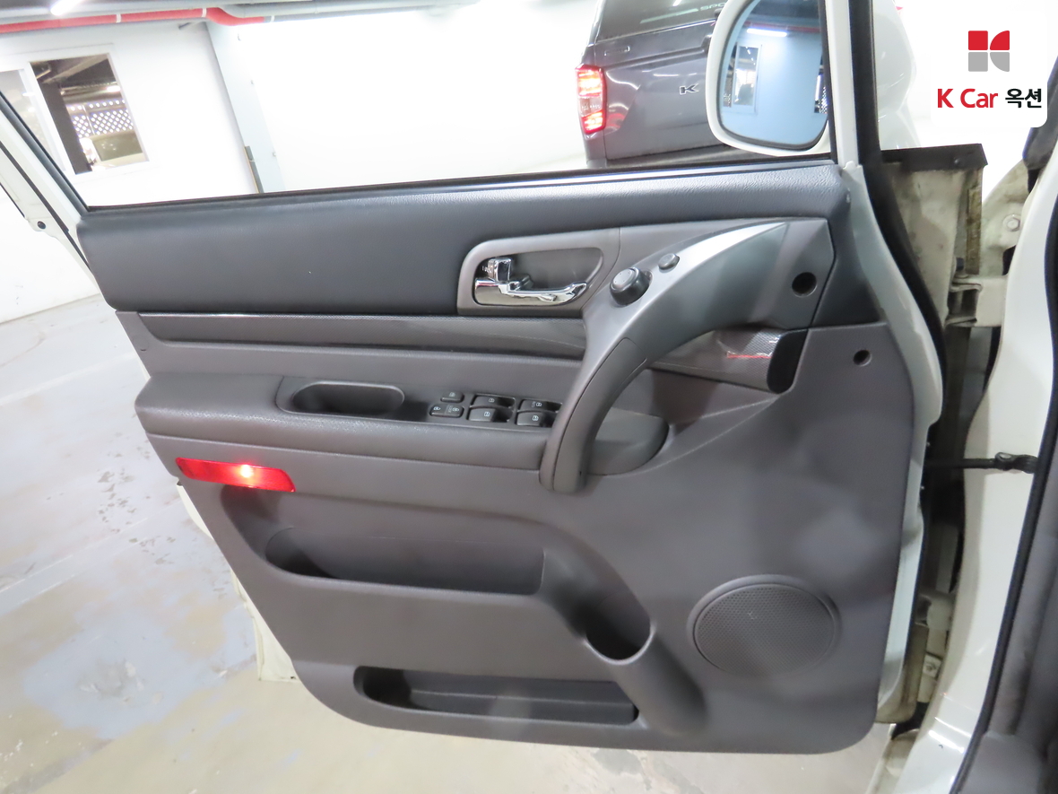 KG Mobility Korando Turismo 2015 - Image 8