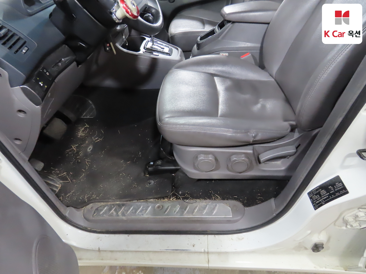 KG Mobility Korando Turismo 2015 - Image 17
