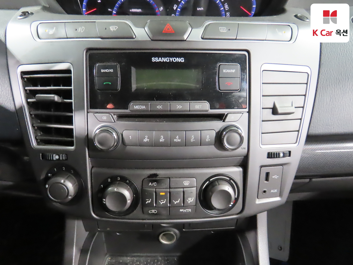 KG Mobility Korando Turismo 2015 - Image 15
