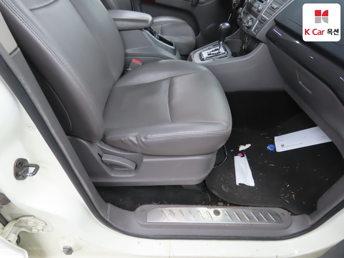 KG Mobility Korando Turismo 2015 - Image 32