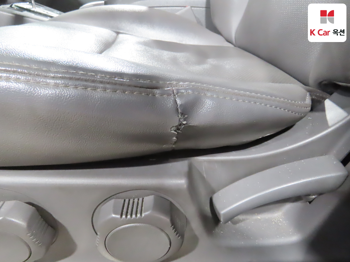 KG Mobility Korando Turismo 2015 - Image 18