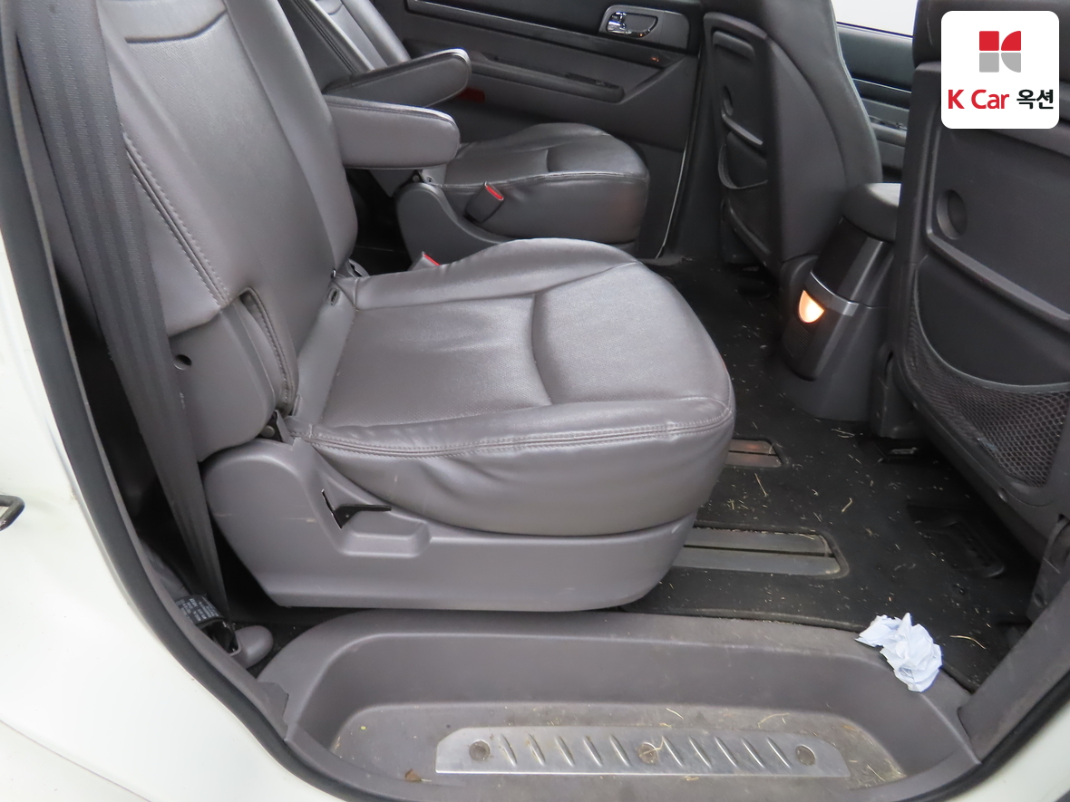 KG Mobility Korando Turismo 2015 - Image 30
