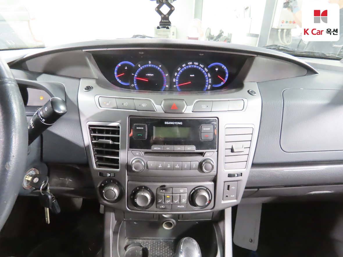 KG Mobility Korando Turismo 2015 - Image 6