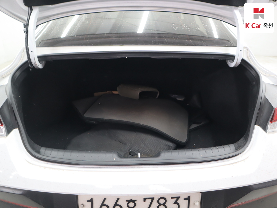 Hyundai Elantra 2024 - Image 26