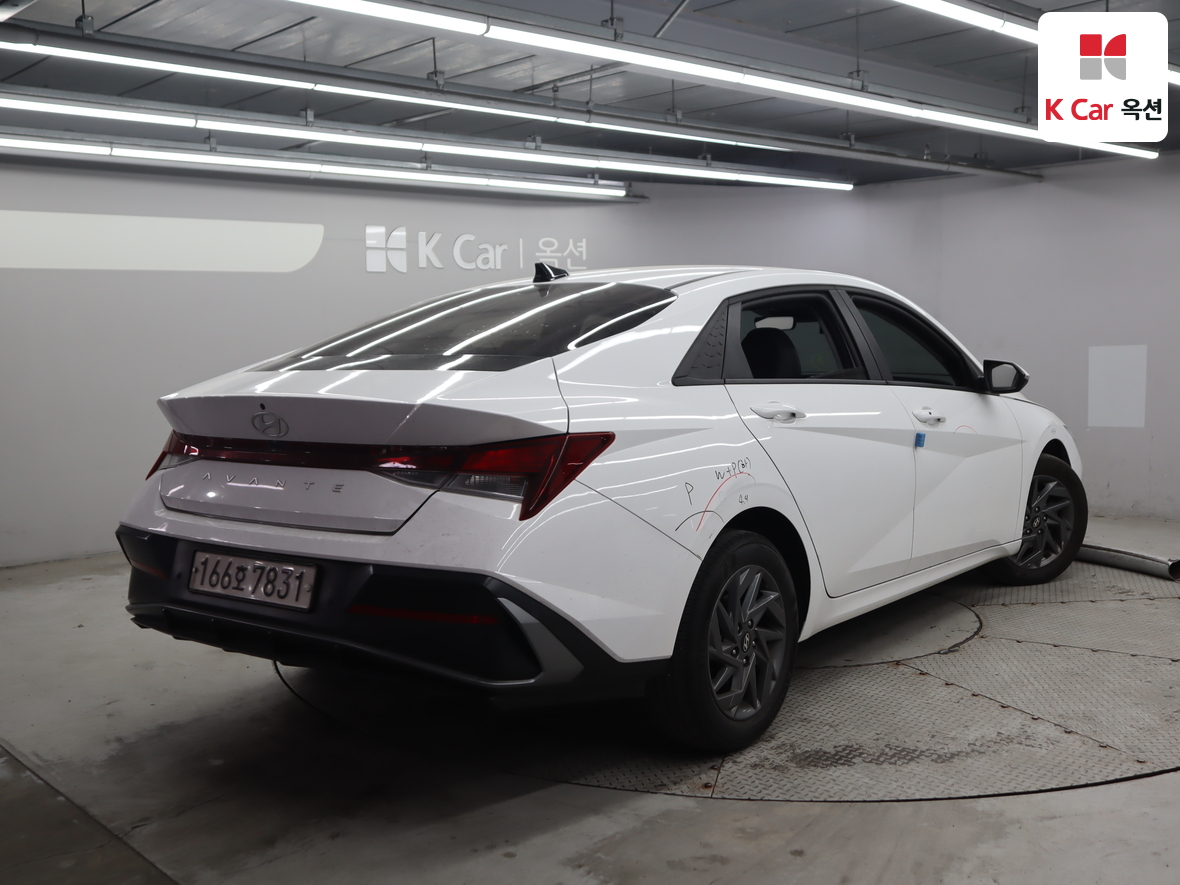 Hyundai Elantra 2024 - Image 2