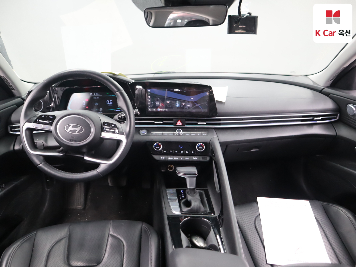 Hyundai Elantra 2024 - Image 3