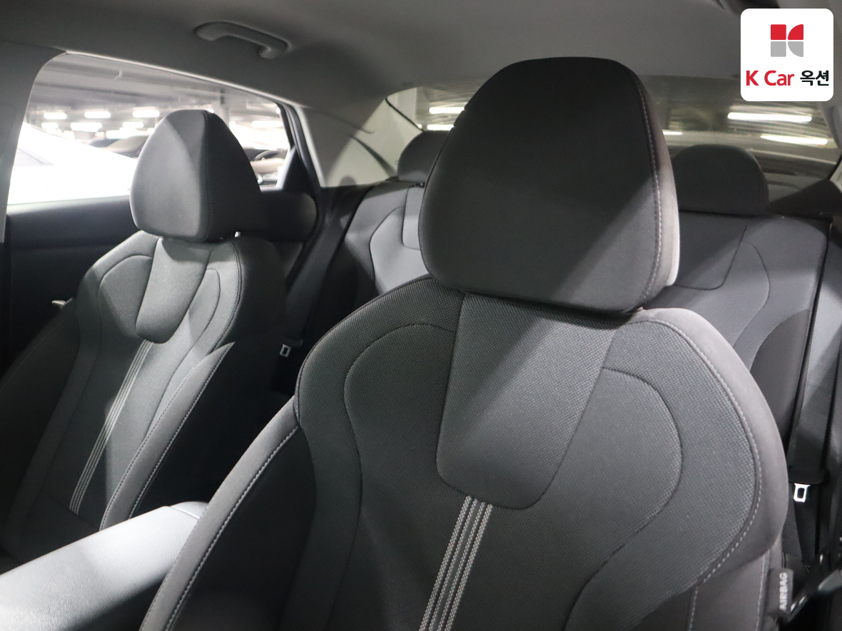 Hyundai Elantra 2021 - Image 20