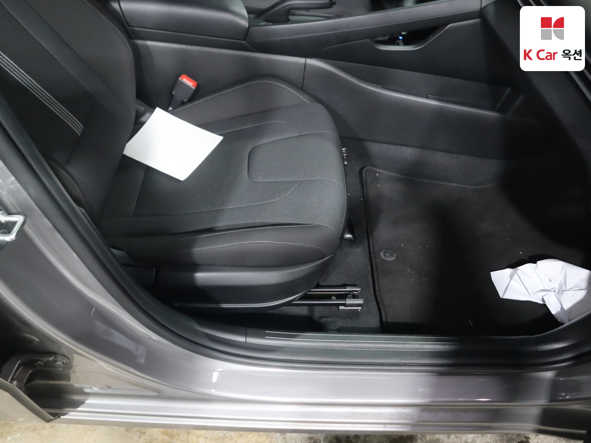 Hyundai Elantra 2021 - Image 30