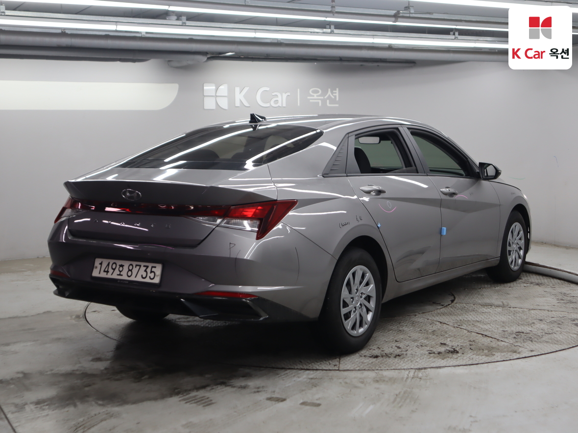 Hyundai Elantra 2021 - Image 2